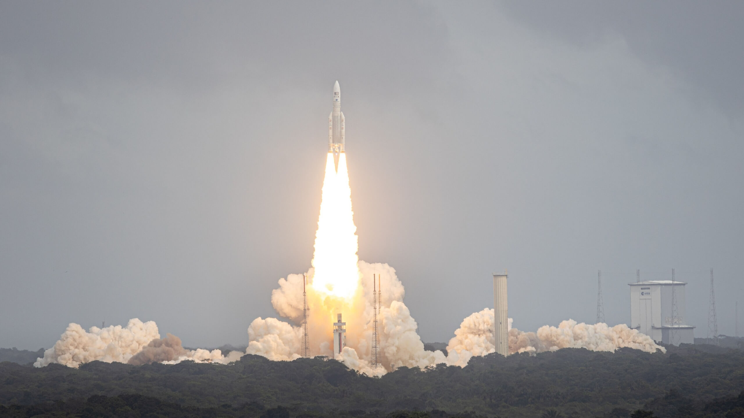 Juice launch by ESA's Ariane 5. Credits ESA